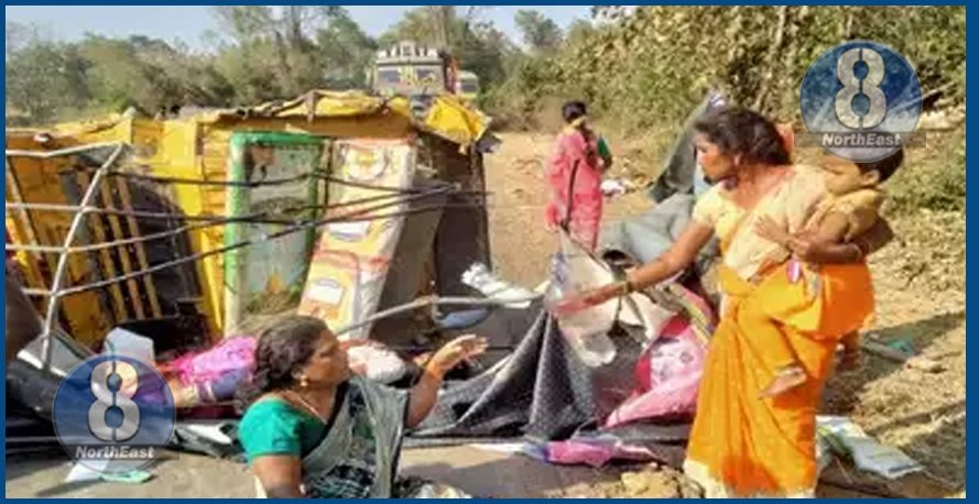 মৰ্মান্তিক! ল’ৰীৰ প্ৰচণ্ড খুন্দাত প্ৰাণ গ’ল অটো আৰোহী একেটা পৰিয়ালৰ ৫ যাত্ৰীৰ, বিয়াৰ পৰা ওভতাৰ পথতে নামি আহিল কাল অমানিশা… 1 tribe 5