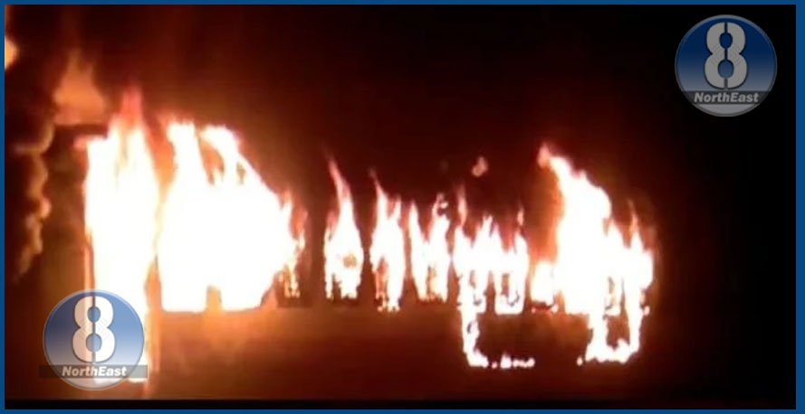 মহানগৰীত THE BURNING TRAIN..! হঠাতে দপদপকৈ জ্বলিল চলন্ত অৱস্থাত থকা এখন যাত্ৰীবাহী ৰে’ল… 1 148
