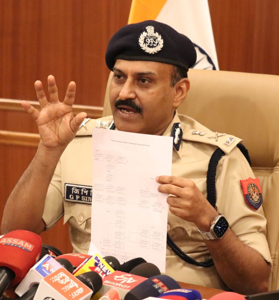 এগৰাকী নিষ্ঠাবান অধ্যাপকৰ কাহিনী! যাৰ বাবে পোহৰলৈ আহিছিল প্ৰশ্নকাকত ফাদিল কাণ্ড… 6 17 03 23 Guwahati DGP press Meet 7