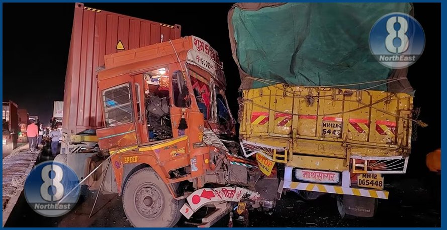 মৰ্মান্তিক! মন্দিৰ দৰ্শন কৰি ওভতাৰ পথতে টায়াৰ ফাটি কণ্টেইনাৰৰ সৈতে সংঘৰ্ষ চাৰিচকীয়া বাহনৰ, একেটা পৰিয়ালৰ ৪ জনৰ মৃত্যু… 1 4 killed pune