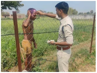 অনুপ্ৰেৰণাদায়ক! জুপুৰী ঘৰত বহু নিশা অনাহাৰে পাৰ কৰা সন্তোষ পেটেল আজি এগৰাকী সফল আৰক্ষী বিষয়া… 6 image 123