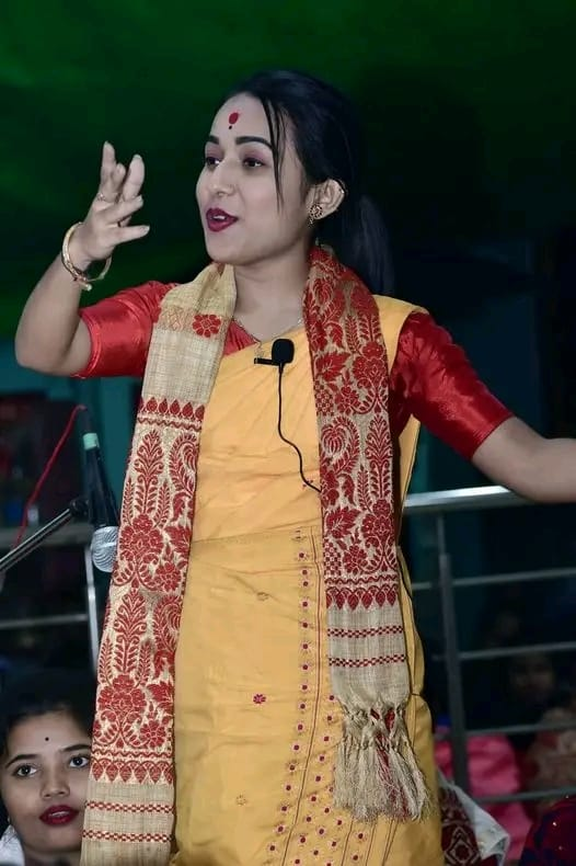 নাগাৰা নাম, উজনি-নামনি আৰু বিতৰ্ক! কৰিশ্মাৰ কৰিশ্মা আৰু কিমান দিন? 1 image 18