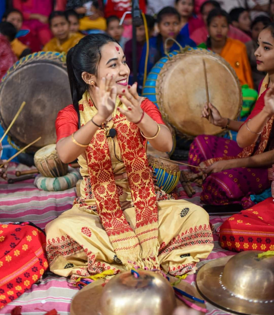 নাগাৰা নাম, উজনি-নামনি আৰু বিতৰ্ক! কৰিশ্মাৰ কৰিশ্মা আৰু কিমান দিন? 3 image 20