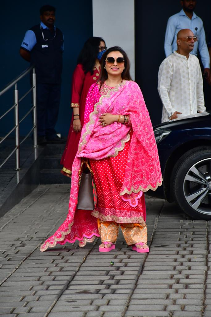 Rani Mukerji Visits Kamakhya Temple on Her 45th Birthday, Fans Go Crazy 3 image 74