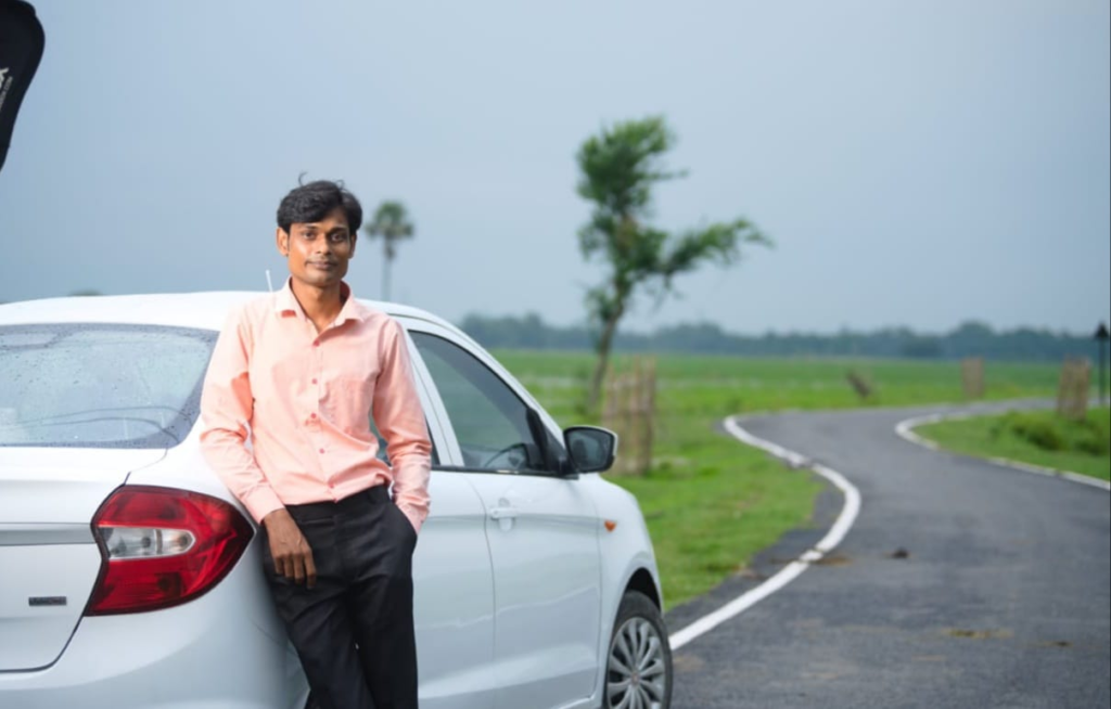 প্ৰেৰণাদায়ক! এদিন আইফোনৰ ল’গ’ চিনি নোপোৱা বাবেই ছিকিউৰিটী গাৰ্ডৰ চাকৰিৰ পৰা বঞ্চিত হোৱা যুৱকজন আজি কেইবা কোটিটকীয়া কোম্পানীৰ গৰাকী… 4 image 34