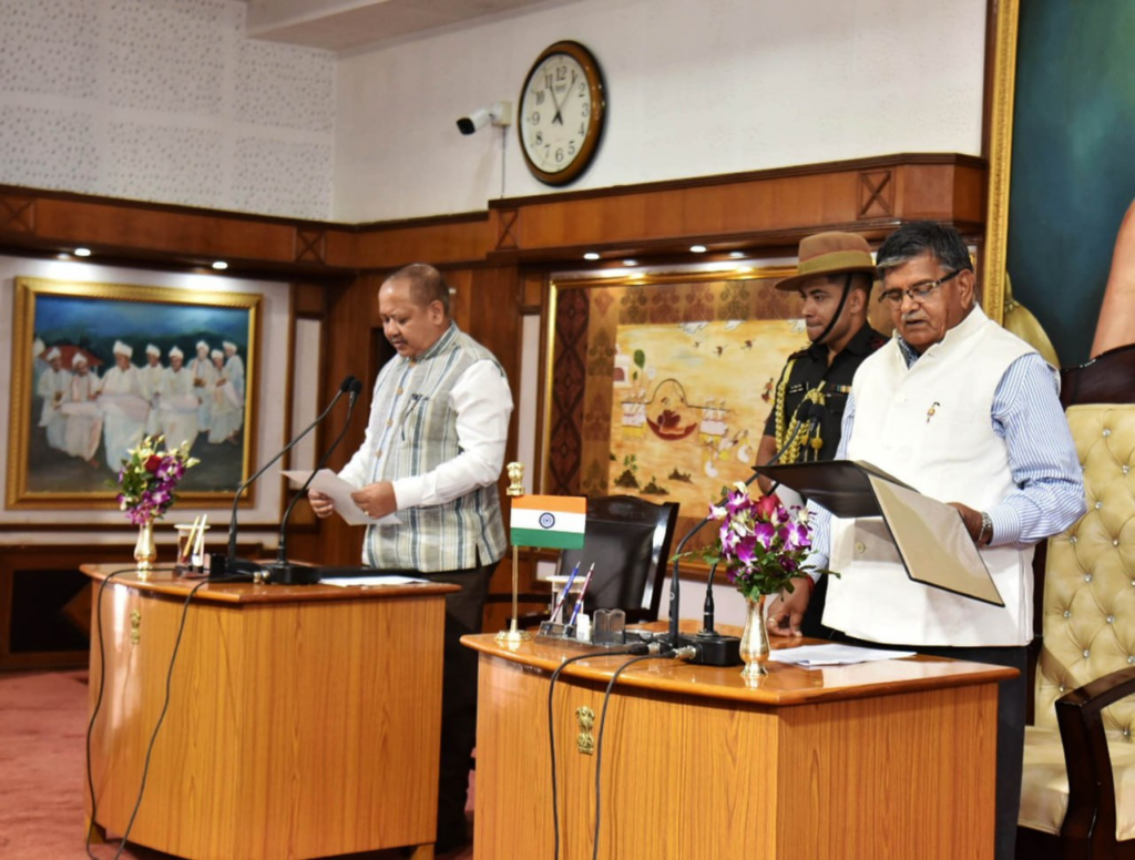 ৰাজ্যৰ মুখ্য তথ্য আয়ুক্তৰূপে কাৰ্যভাৰ গ্ৰহণ সদ্য প্ৰাক্তন আৰক্ষী সঞ্চালকপ্ৰধান ভাস্কৰজ্যোতি মহন্তৰ… 1 image 37