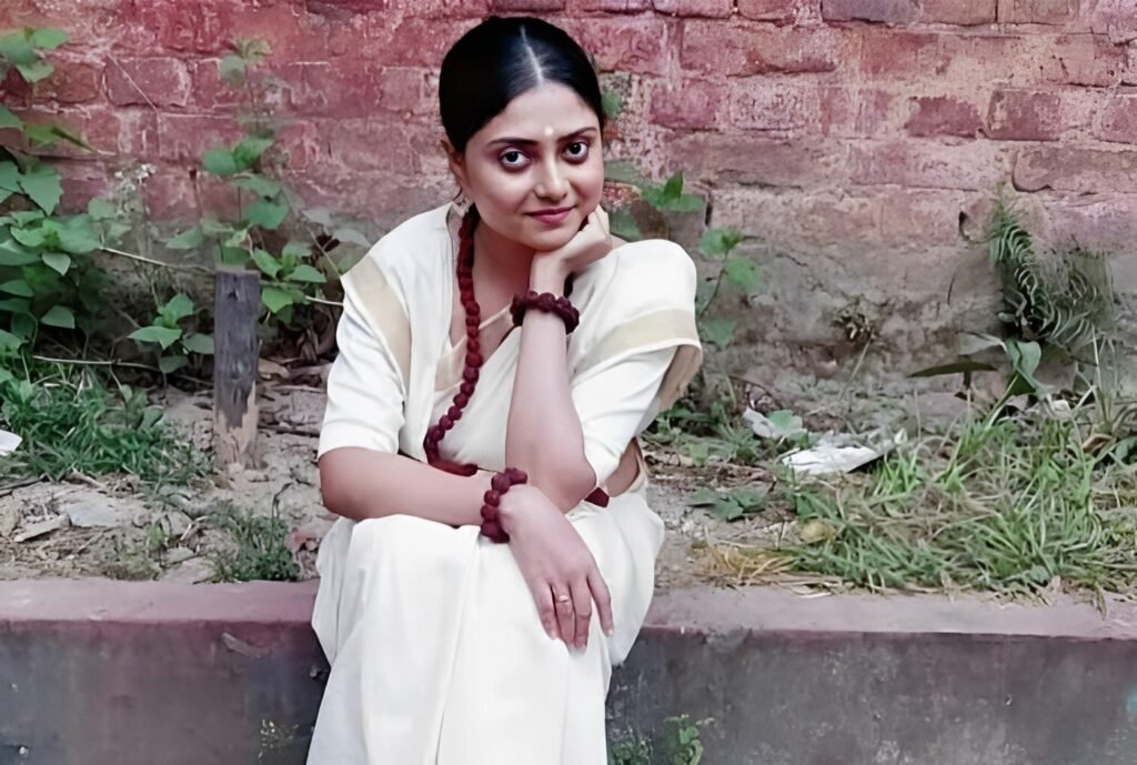 শোকাবহ! শ্বুটিঙৰ পৰা ওভতাৰ পথত তীব্ৰবেগী ল’ৰীৰ খুন্দাত কৰুণ মৃত্যু জনপ্ৰিয় বাঙালী অভিনেত্ৰীৰ… 1 348274314 666457875307953 1255250785961265900 n