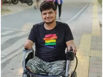 প্ৰেৰণাদায়ক! ৰে’ল দুৰ্ঘটনাই কাঢ়ি নিছিল দুয়োখন ভৰি, সোঁহাতৰ লগতে আনখন হাতৰ দুটা আঙুলি, হুইল চেয়াৰত বহিয়েই UPSCত সাফল্য সংগ্ৰামী সূৰজৰ… 2 image 75