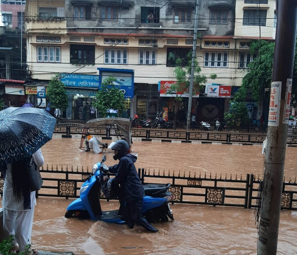 গুৱাহাটীৰ বানৰ ৰং কি? মন্ত্ৰী অশোক সিংহালে ক’লে- কিদৰে মহানগৰীত উদ্ভৱ হ’ল ভয়াবহ বান পৰিস্থিতি… 1 WhatsApp Image 2024 08 06 at 14.56.54 1cd1a7b1