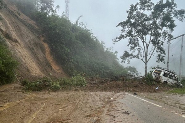children women among seven killed in arunachal landslides