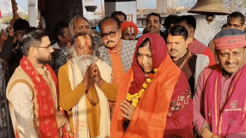 দুটা দশকৰ পিছত ঘৰলৈ উভতিল ৰাণী বেগম! সনাতন ধৰ্ম গ্ৰহণ কৰি হ’ল 'শীলা যাদৱ’ 1 image 11