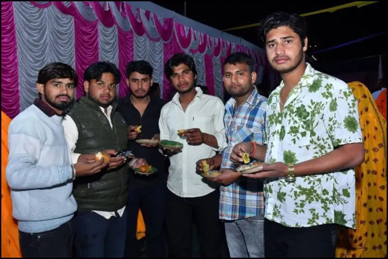 মাত্ৰ আধা ঘণ্টা পূৰ্বে সকলোৱে একেলগে তুলিছিল ফটো! তাৰ পিছতে কৰুণ মৃত্যু ৬ বন্ধুৰ 1 image 14