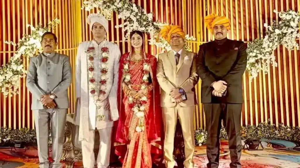 প্ৰেমৰ নাই কোনো পৰিধি! একেখন ৰাজ্যৰে তিনিগৰাকী আইএএছ বিষয়াৰ সৈতে বিবাহপাশত আৱদ্ধ হ’ল অভি প্ৰসাদ 1 image 31