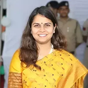 প্ৰেমৰ নাই কোনো পৰিধি! একেখন ৰাজ্যৰে তিনিগৰাকী আইএএছ বিষয়াৰ সৈতে বিবাহপাশত আৱদ্ধ হ’ল অভি প্ৰসাদ 5 image 33