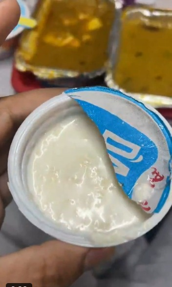 অভিলাসী বন্দে ভাৰতৰ খাদ্যত জীৱন্ত পোক! ৫০ লাখ টকাৰ জৰিমনাৰে খাদ্য বিক্ৰেতাৰ ঠিকা বাতিল ৰেল মন্ত্ৰালয়ৰ 3 image 49